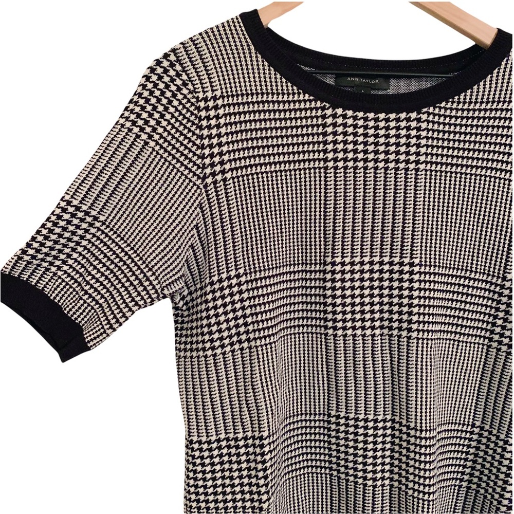 ✨Ann Taylor✨ Short Sleeve Herringbone Knit Shirt